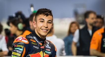 Raúl Fernández iguala a Marc Márquez en Moto2 y se acerca a la victoria