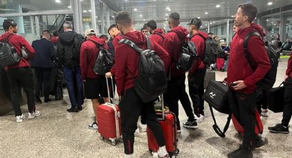 La plantilla del Sevilla genera una enorme polémica en un aeropuerto