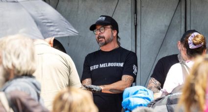 Dave Grohl pone en alto su gira para alimentar a los más necesitados