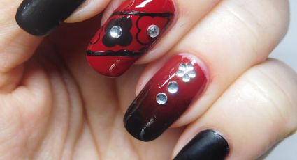 El nail art gótico para lucir uñas creativas