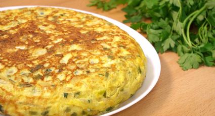 Receta de tortilla de bacalao vasca: un plato con el que no fallarás si tienes un evento especial