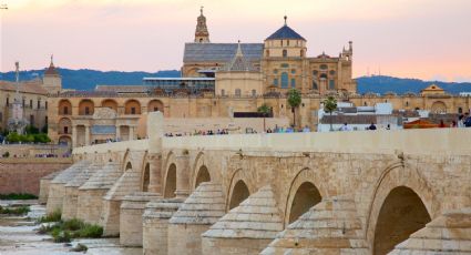 Viajes turísticos: así es el pueblo de España que se caracteriza por sus pinturas rupestres