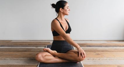 Recupera tu abdomen: las posturas de yoga que transforman tu figura