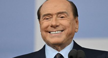 El controvertido sello postal que conmemora a Silvio Berlusconi