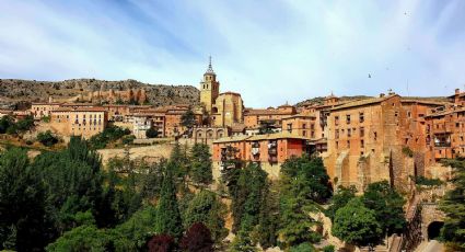 Viajes turísticos: este pequeño pueblo medieval está cerca de Teruel y tiene un palacio imponente