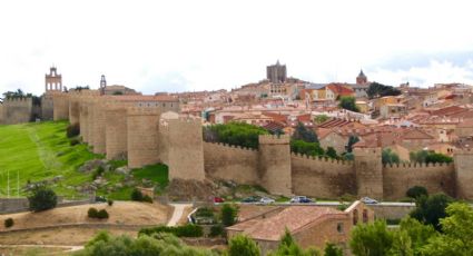 Viajes turísticos: así es el pequeño pueblo medieval que cuenta con un castillo encantado