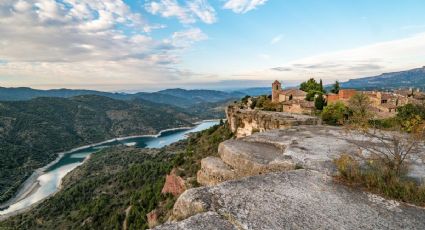 Viajes turísticos: el pueblo cerca de Barcelona que tiene un especial vínculo con “Game of Thrones”