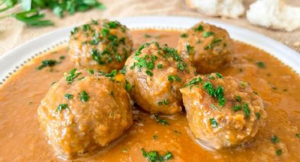 Receta de albóndigas en salsa española: el plato ideal para preparar en San Valentín