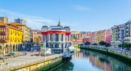 Viajes turísticos: así es el pequeño pueblo pesquero con la primera bodega submarina del mundo