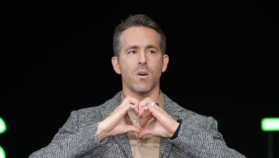 Ryan Reynolds reveló el motivo oculto de su beso con Andrew Garfield en los Globos de Oro 2017