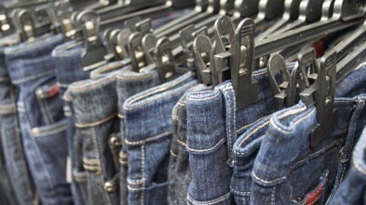 Trucos infalibles para mantener limpios tus jeans sin lavarlos