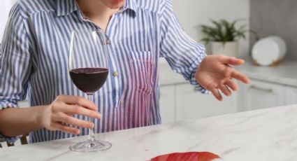 Guía definitiva para quitar las manchas de vino tinto de la ropa