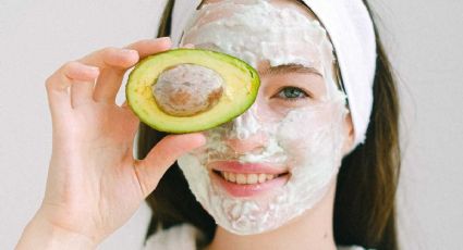 Guía para hacer una mascarilla facial casera con aguacate