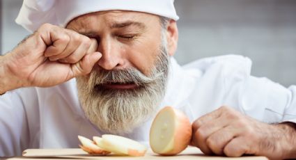 Trucos caseros para evitar llorar mientras se pica y cocina cebolla cruda