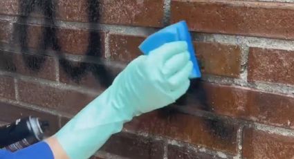 El tip para poder quitar una pintada de una pared solo con laca de pelo