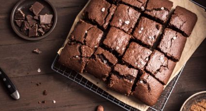 Conoce la receta del brownie proteico sin azúcar para no tener culpa a la hora de comer un postre