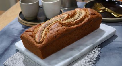 Hace este budín de banana con chips de chocolates y enamorarás a cualquier persona
