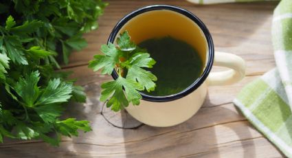 La infusión con perejil que los expertos recomiendan para cuidar los riñones